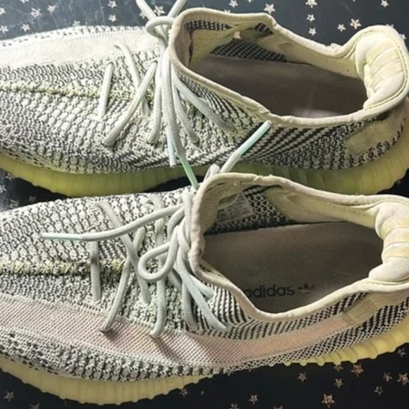 adidas Yeezy Boost 350 V2 - Picture 2 of 4